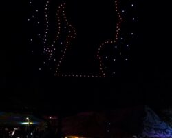 Antes de dejar Turquía, Arvide difundió un mensaje de gratitud a López Obrador; en contraste, en sus redes ha criticado acciones que involucran a la actual presidenta, como un informe de la gobernadora de Quintana Roo en el que se formó con drones la silueta de Sheinbaum.