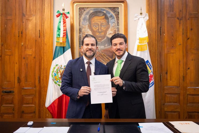 Jesús Lozano Caballero, un político a cargo de la secretaría del Medio Ambiente de NL. Aquí, cuando fue presentado por su jefe.